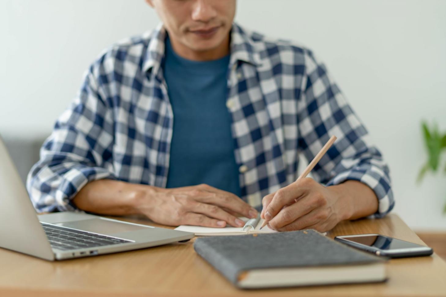 Analyse financière en cours avec graphiques sectoriels